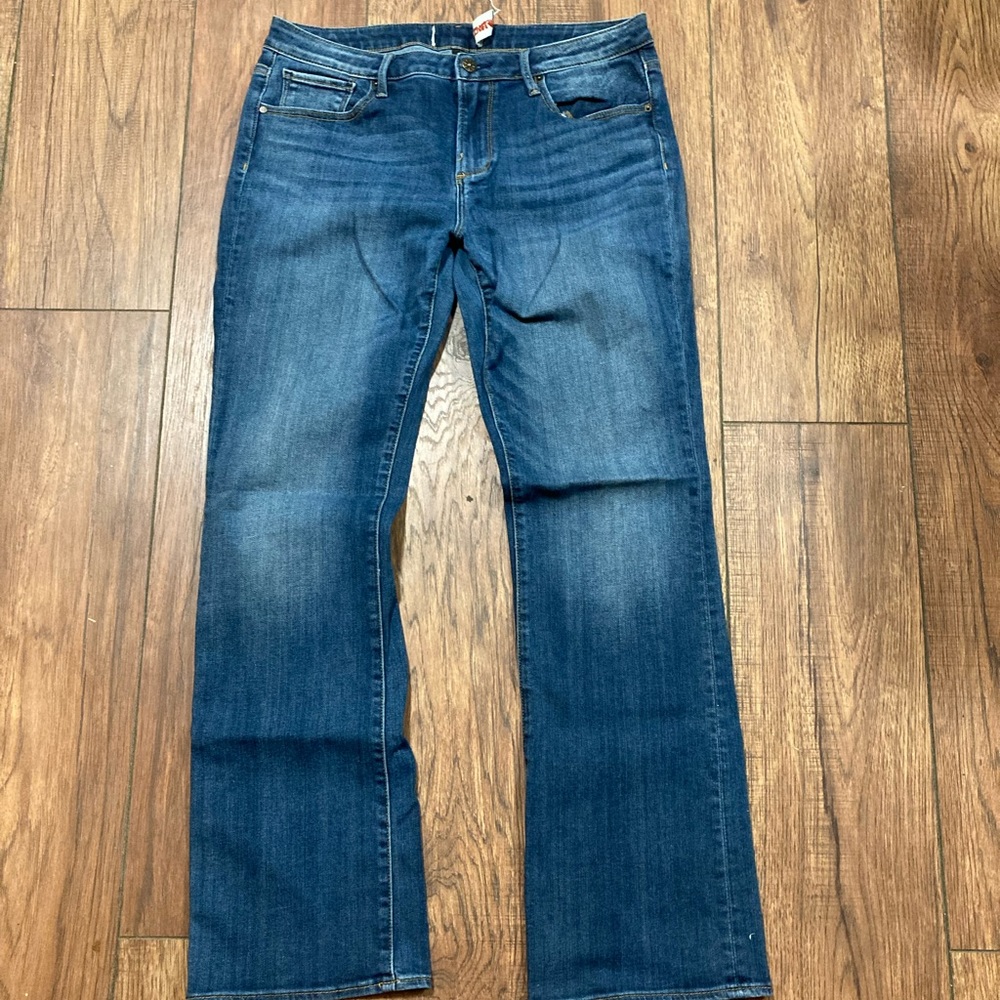 Size 33/32. Gently worn driftwood bootcut jeans.